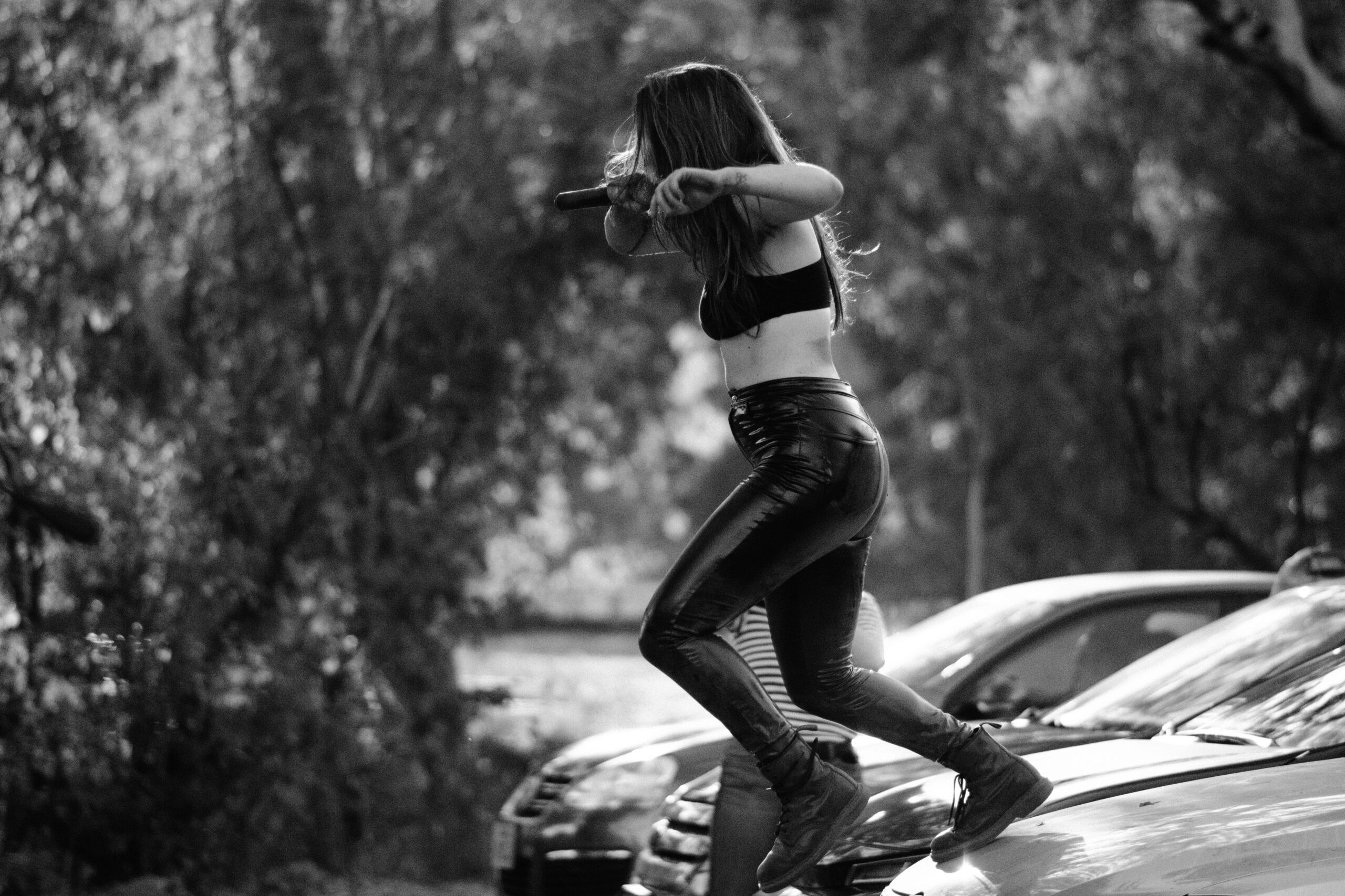 Annabel Lee hopping off a car